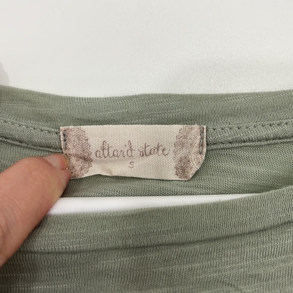 Altar'd State Small Green Messy Bun and Jesus Short Sleeve Crop Top - Picture 4 of 8